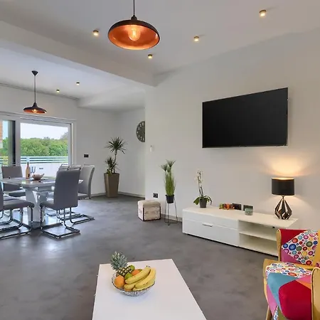 Kuca Za Odmor Ines プーラ